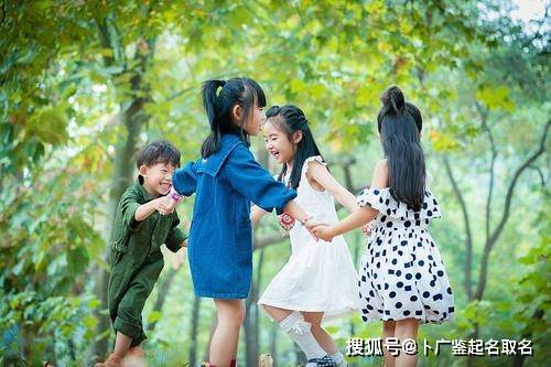 xc体育|宝宝名字大全:诗经中最美的王兴女孩名字(图2)